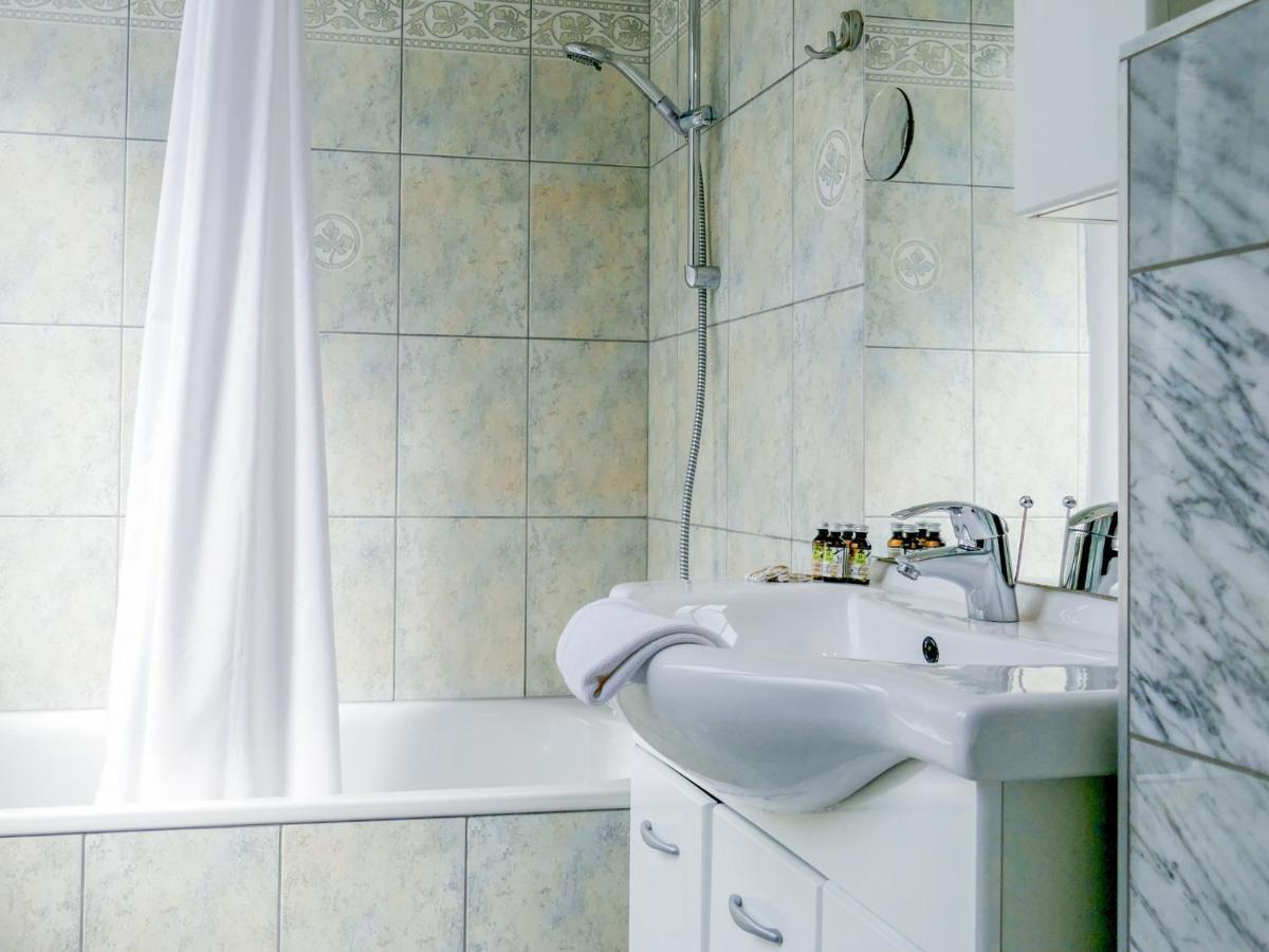 Hotel Berlioz Euroairport Basel - Mulhouse - Freiburg Сен-Луи Экстерьер фото